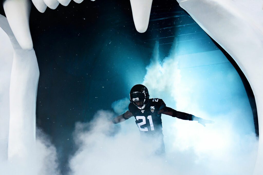 AJ Bouye rentre sur le stade Tottenham